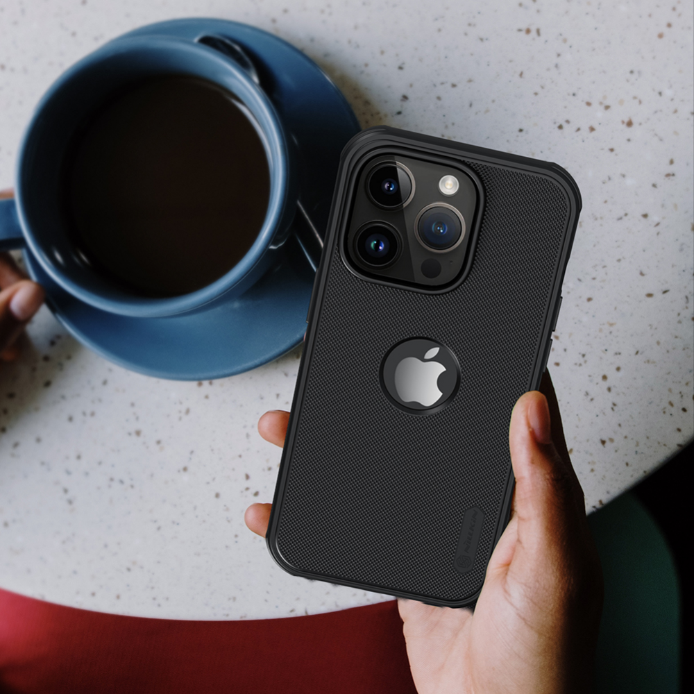 Torbica Nillkin Scrub Pro za iPhone 15 Pro 6.1 (sa otvorom za logo) crna