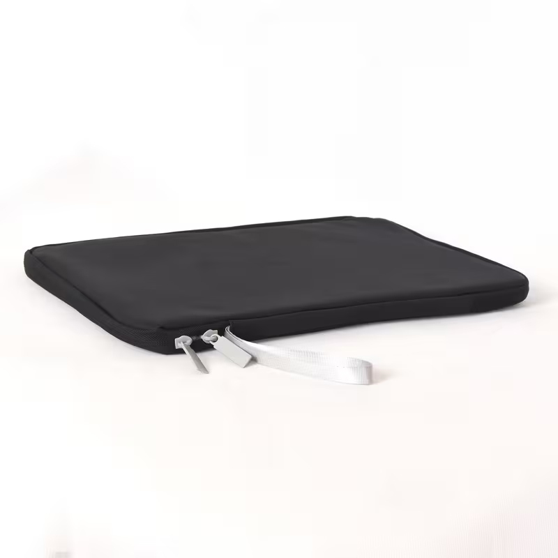 Torbica Flat 30*22cm crna