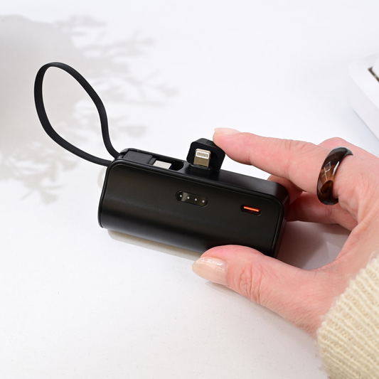 Power bank prenosiva baterija privezak 5000mAh fast lightning crna