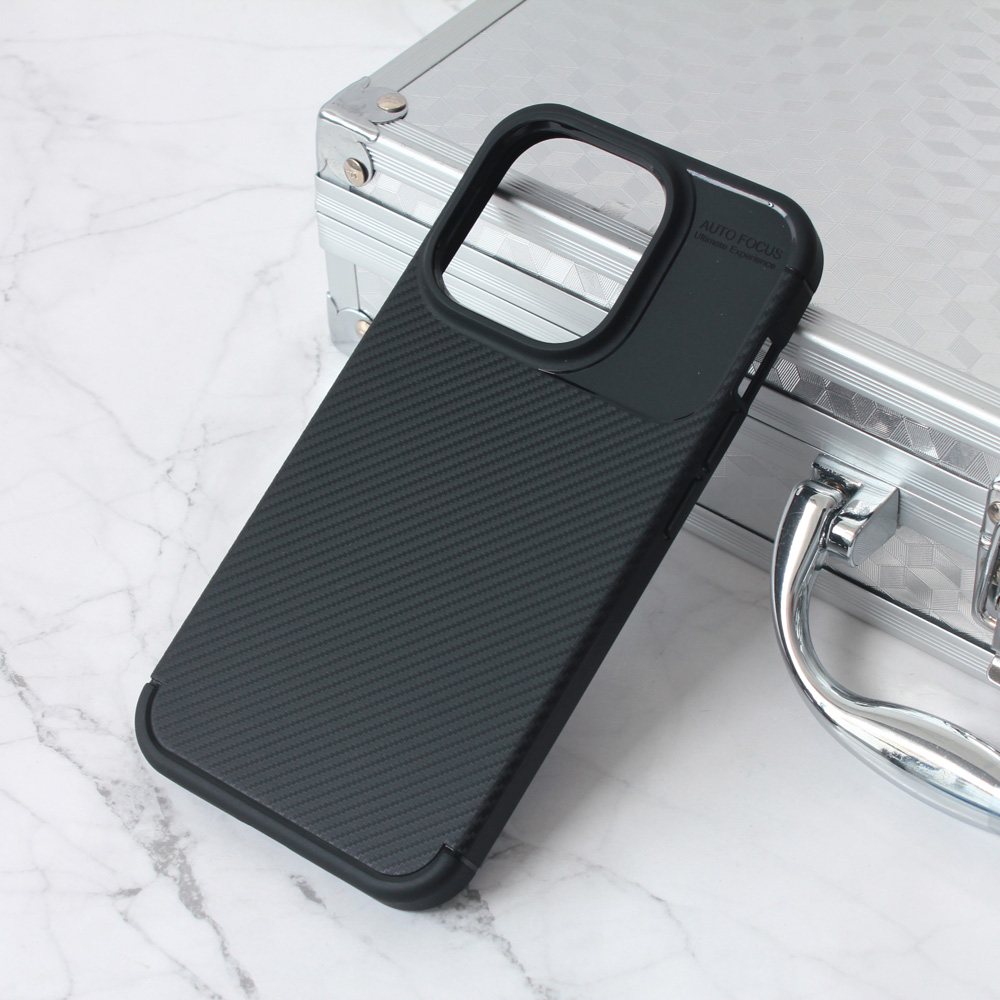 Torbica Defender Carbon za iPhone 15 Pro 6.1 crna