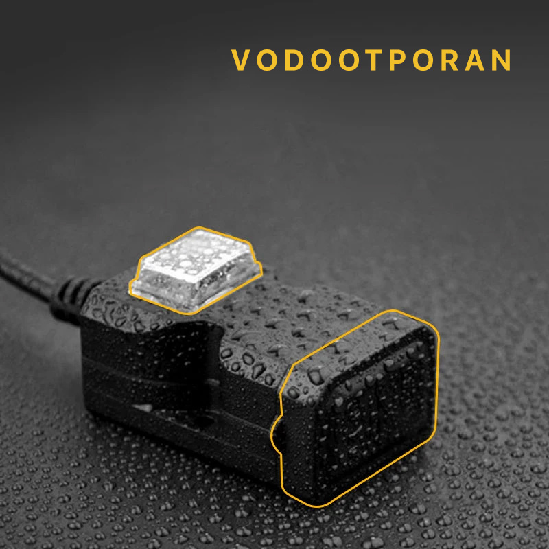 Adapter 2.1A vodootporni za motor 1.5m crni
