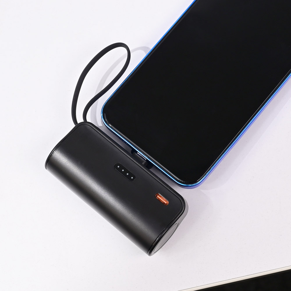 Power bank prenosiva baterija privezak 5000mAh fast lightning crna