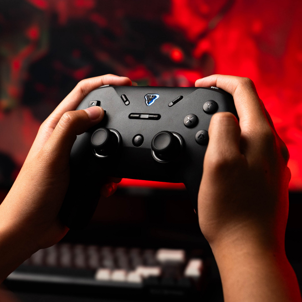 Joypad wireless Fantech WGP12S Revolver III crni