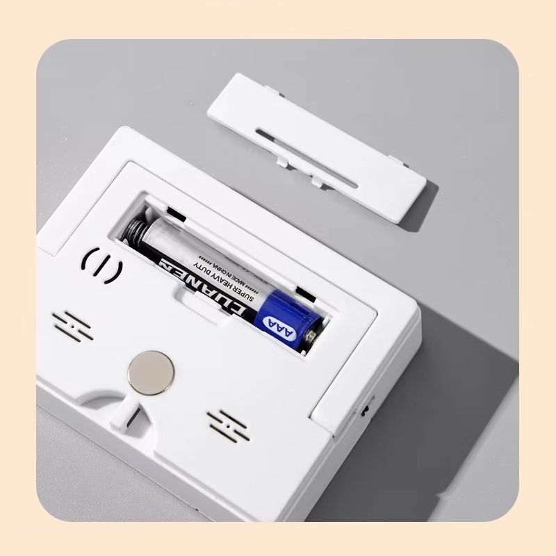 Digitalni sat JWD beli