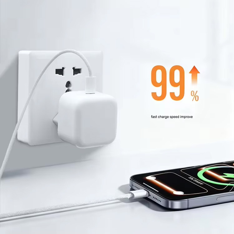Kucni punjac PD Fast charger 40W za iPhone 17 sa PD Type C kablom CE beli